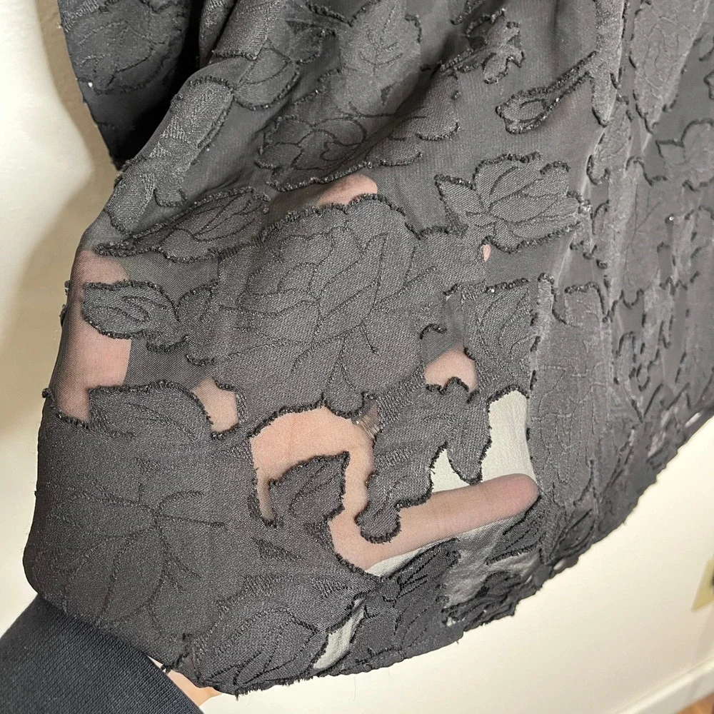 Torrid Lace Black Floral Burnout Roll Tab Sleeve Whimsygoth Plus Size 3‎ 3X